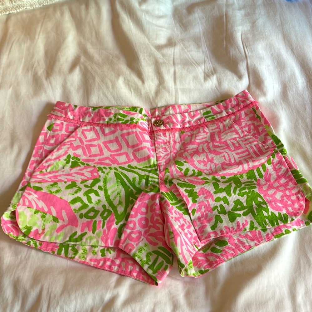 Lilly Pulitzer pink and green print tulip hem short | size 4